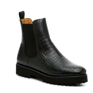 NEW Andre Assous Peggy Platform
Chelsea Boot Size 6